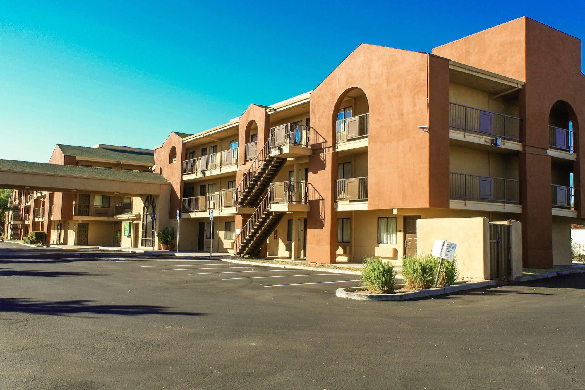 Budget Inn&Suites Stockton Yosemite Exterior foto