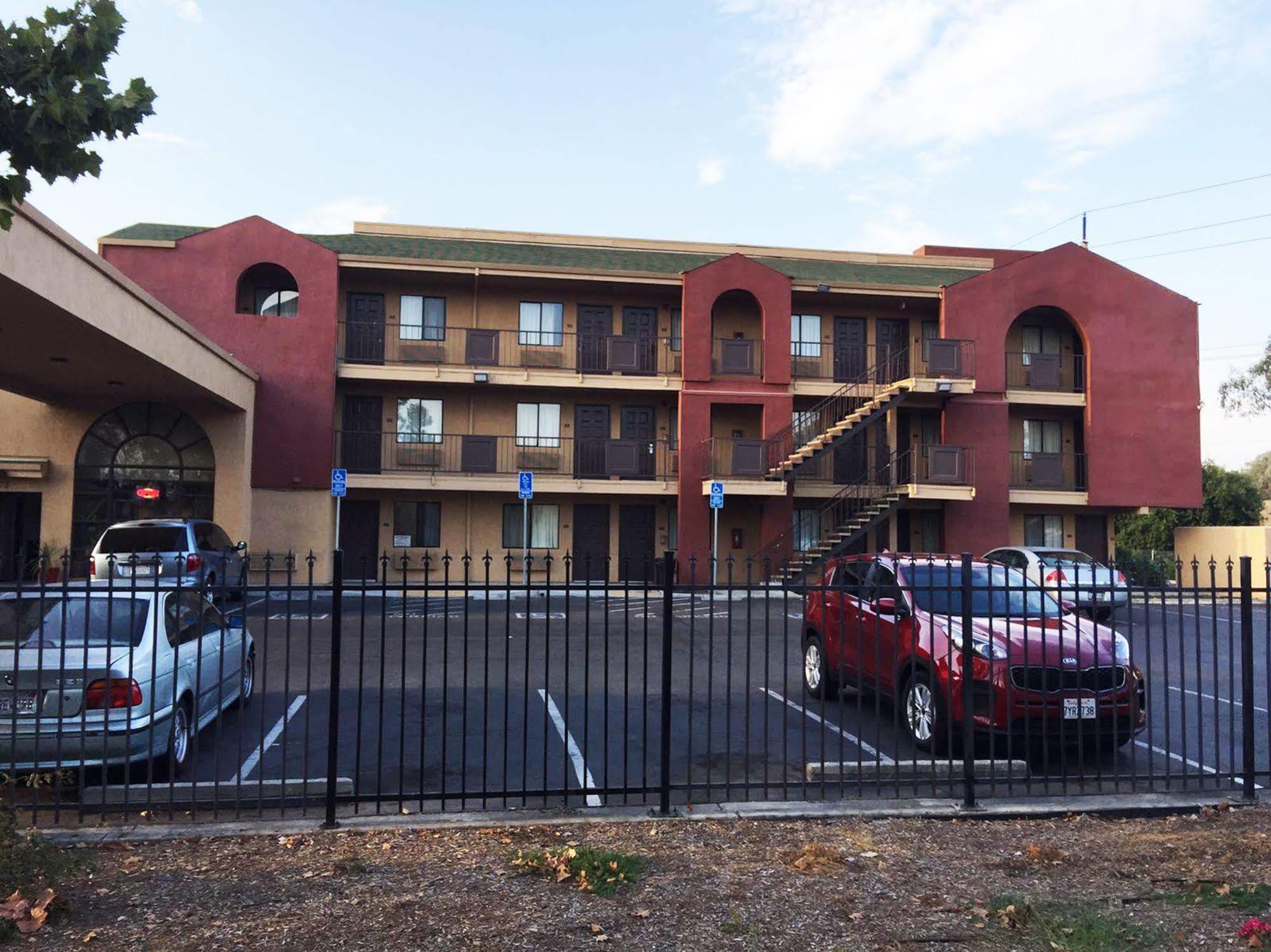 Budget Inn&Suites Stockton Yosemite Exterior foto